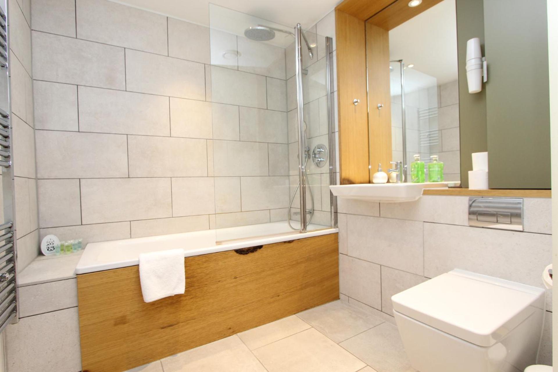 Spacious & Modern 1 Bedroom Close To Station In E16 Londres Exterior foto